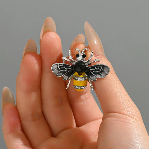 Women’s Fashion Pearl & Crystal Bee Brooch Pin – Trendy Personalized Jewelry Gift (Multiple Variants)