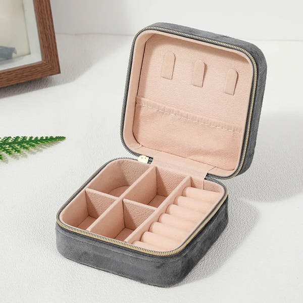 Velvet Jewelry Storage Box – Portable Travel Organizer for Rings, Earrings & Necklaces (8 Colors)